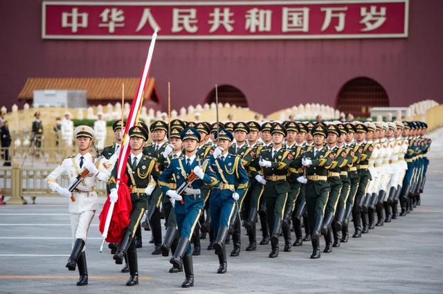 关于江西队再次登顶，胜利红旗高高飘扬胜券在握的信息